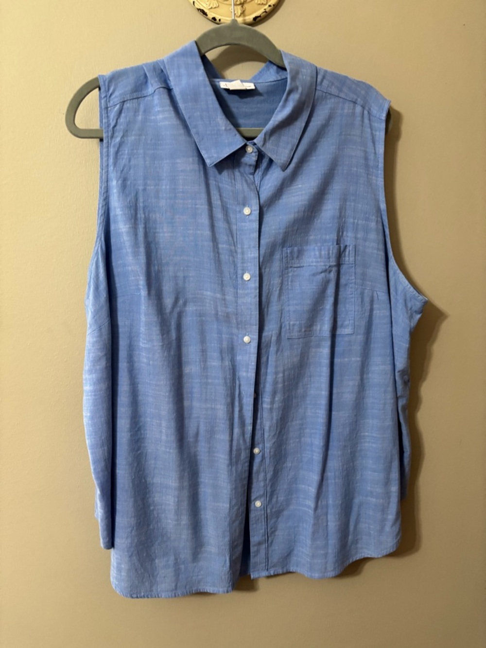 Liz Claiborne Light Blue Sleeveless Button-Down Shirt